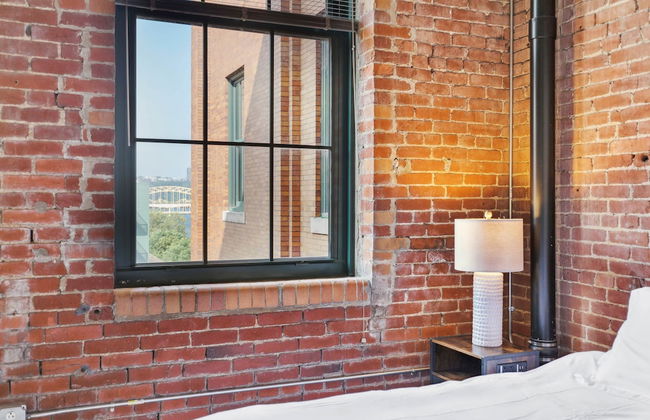 Historic Loft Retreat With Pool - Foto 41