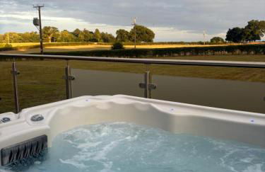 Shropshire Lodges - Romantic Luxury Hot Tub Breaks - Foto 43