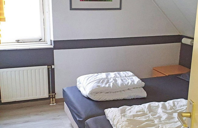 Appealing Bungalow With Garden - Photo 7