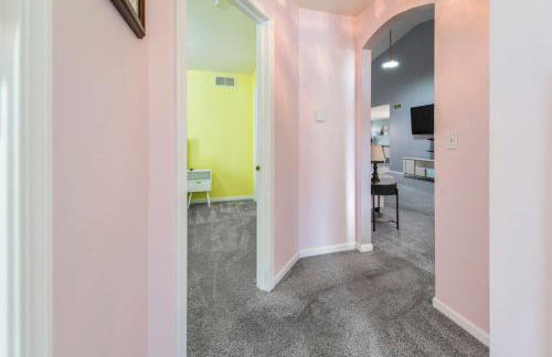 Modern Comfort Loves Park - Stylish 3BR Getaway - Foto 59