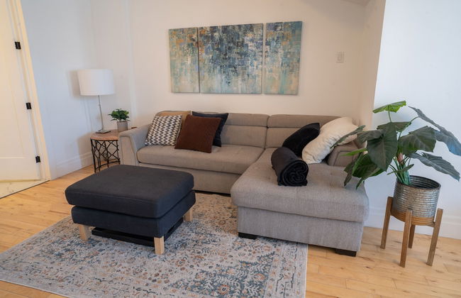 SUPERB 1 Bed Apt. Steps Away From Metro - Foto 1