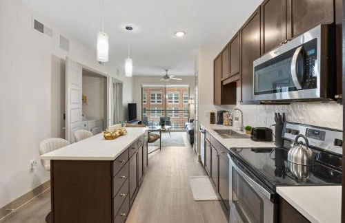 Chill & Tone 1BR Frisco King & Sofa, Gym & Pool - Foto 7