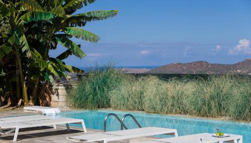 Thalmargia Villas, with Pool, Hot Tub & Ultimate Peace, By ThinkVilla - Foto 2, sunbed