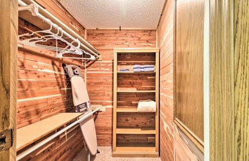 Cozy Crosby Cabin Near Serpent Lake and Main St - Foto 14