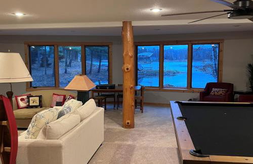 Large Log Home on Lake with Hot Tub - Foto 11