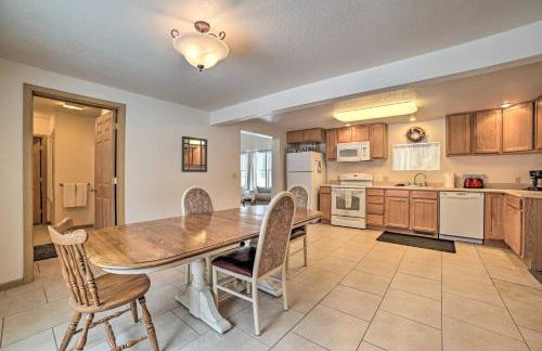 Cozy Cadillac Retreat Walk to Ski Resort! - Foto 11