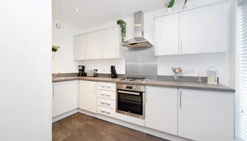 Stylish 3BR Home with Garden & Free Parking - Near O2 Academy & City Centre - Foto 3