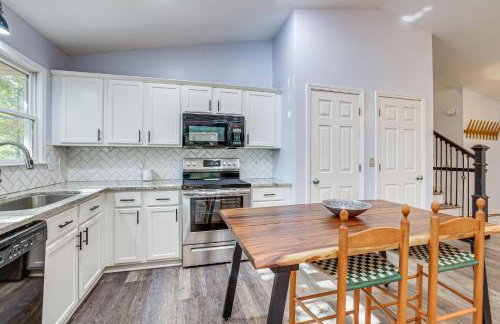 Forest-View Gem on Vaughn Creek Less Than 1 Mi to Dtwn! - Foto 11