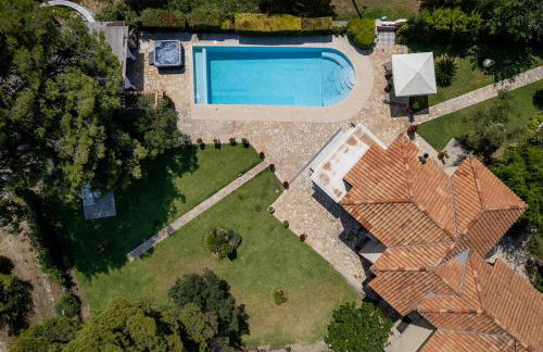 Eco Stone Villa with Private Pool and Jacuzzi - Photo 10