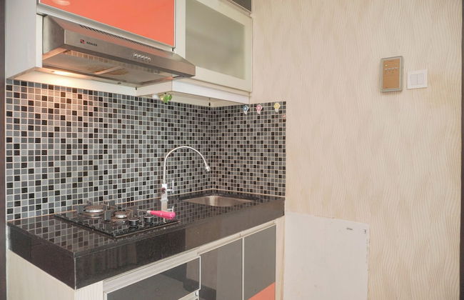 Homey And Modern Studio At Sky Terrace Apartment - Foto 10