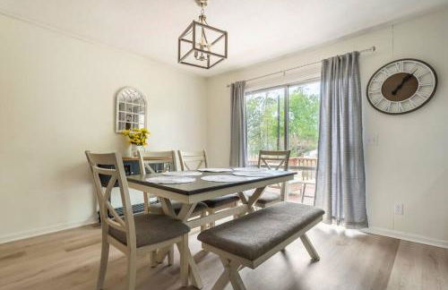 Updated home near Fort Jackson - Foto 26