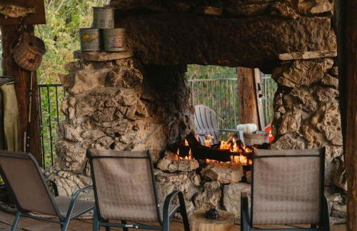 Stonegate Lodge King Bed, WIFI, 50in Roku TV, Salt Water Pool Room #103 - Foto 6