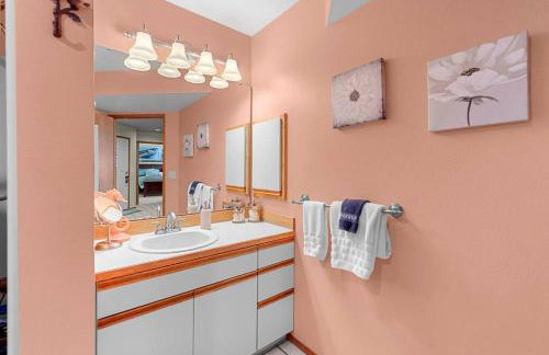 Golf Course View Condo Walk to Town & Pools - Foto 17