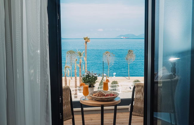 AZAR LUXURY SUITES - Photo 65