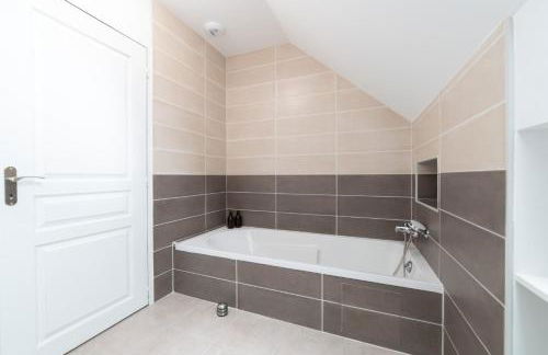 Les Combettes - Terrasse, Jardin & Proche Lac - Photo 18