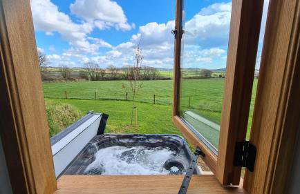 Honey Bee - Comfortable luxury shepherds hut with hot tub - Foto 18