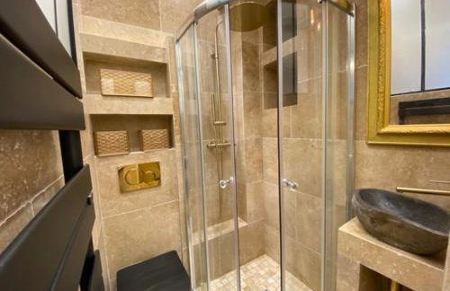Elegant appartement dans ancien hotel particulier - Photo 8