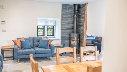 No 2 The Coach House - Photo 2