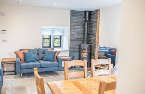 No 2 The Coach House - Photo 2