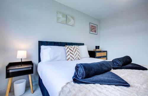 Modern 2 Bed in High Wycombe by ARP Homes, Ideal for Families or Business, Free Parking - Foto 39