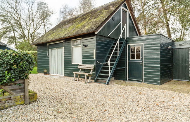 Cozy House with a Boat near Giethoorn & Weerribben Wieden National Park - Photo 23
