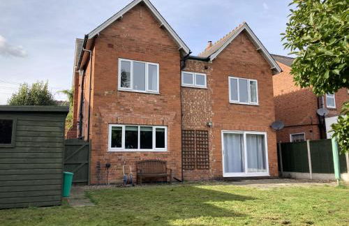 Large 4 bed detached house with parking - Foto 28