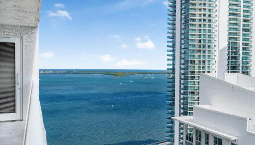 Fantastic 2BR Condo on 31st Floor Free Parking - Foto 2