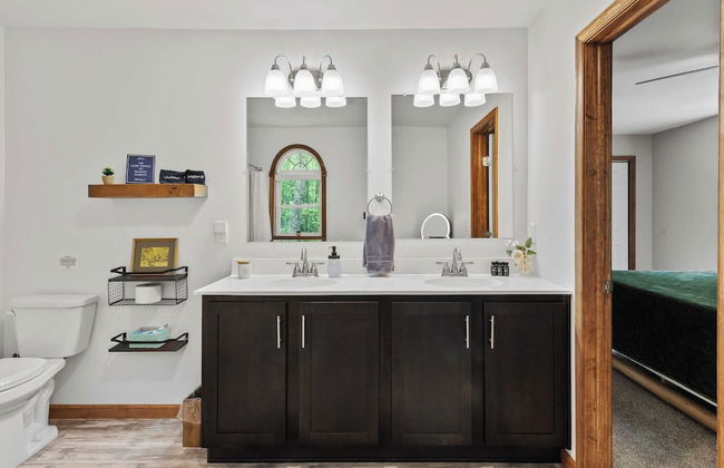 Maple Oasis by Avantstay Newly Built w/ Hot Tub, Game Room & Fire Pit - Photo 22