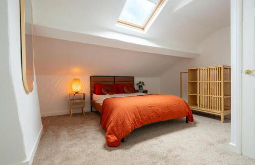 Liverpool Luxe Retreat 3 Bedroom House Next to Everton Stadium - Photo 17