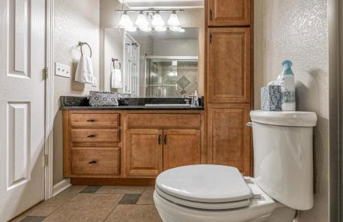 LAKEFRONT 7 MIN to OAKLAWN & 10 MIN to DOWNTOWN STR License #A22-0004 - Foto 29