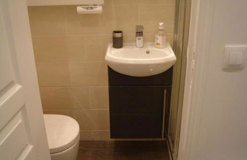 Eiffel Tower studio with patio - Foto 12