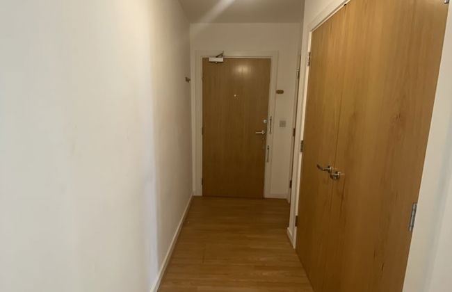 Captivating 1-bed Apartment in Barking - Photo 35