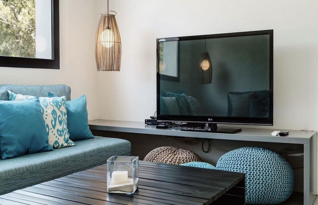 Modern Villa With Minimalistic Decor - Photo 14