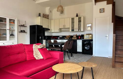 Les Douves Duplex 5 personnes lumineux avec jardin et terrasse aménagée , vue sur château à 5mn de la mer, proche Omaha Beach et Bayeux - Foto 9