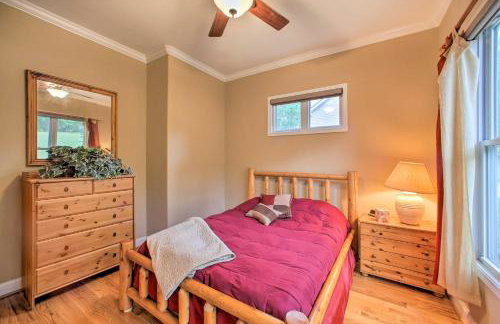 Townville Lakefront Cottage with Private Dock! - Foto 12