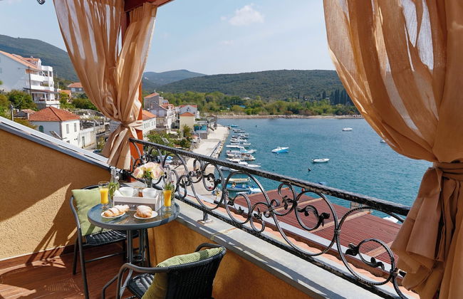 Beachfront Villa Adria - Foto 1