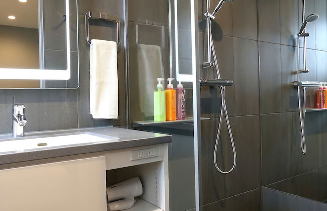 Bluebird Apartments by The Hakuba Collection - Photo 15