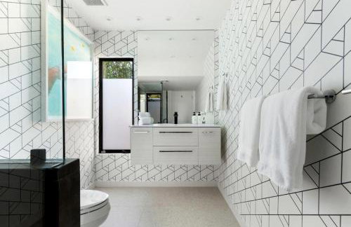 Monterey Manor Interior Designed Home Plus Pool - Photo 39
