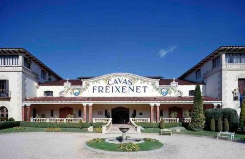 Villa Oasis entre Viñedos cerca de Barcelona con A A y piscina climatizada - Foto 43