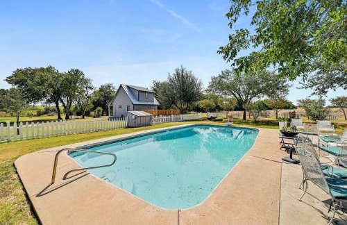 Countryside Sanctuary: Cozy Chateau with Expansive Views - Photo 6