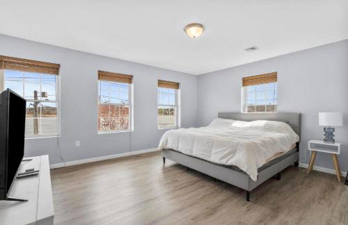 Gorgeous Waterfront 3 Bedroom, 1.5 Bathroom Unit. - Foto 22