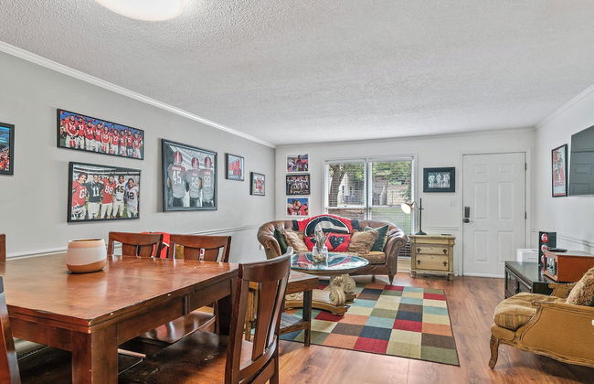 Five Points Dawg Crib On Campus - Foto 12