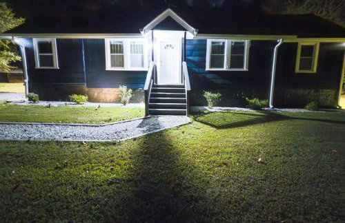 The Crestwood - 3BR Home with Parking - Near Atlanta and Stone Mountain - Photo 2