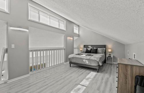 NEW King with Loft Beach Near Gulf - Foto 14