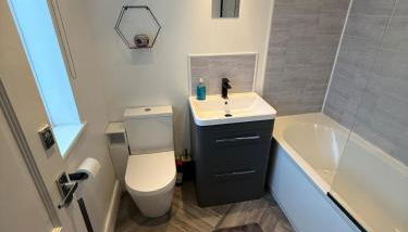 Spacious 3 bed house garden & parking sleeps 5 - Foto 5