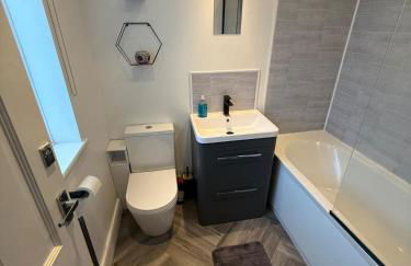 Spacious 3 bed house garden & parking sleeps 5 - Foto 5