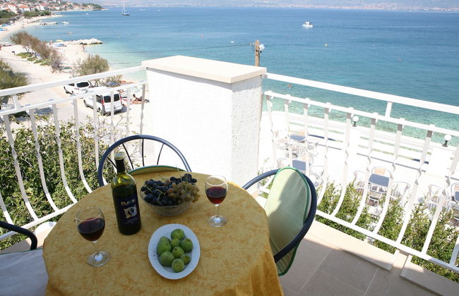 Sea front stone house - Photo 63