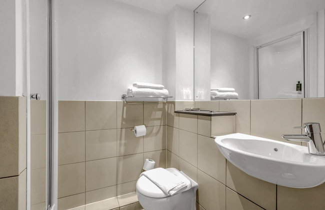 Roomzzz Leeds City West - Foto 21