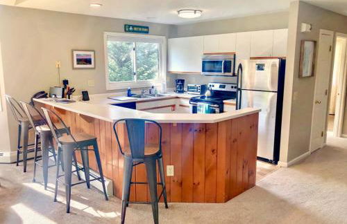 F3 Fairway Village Condo with great mountain views, 8 minute walk from Omni Mount Washington Hotel! - Foto 6