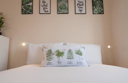 The Wellington - Stylish 3-Bedroom House, Sleeps 8, Ideal for Professionals - Photo 36